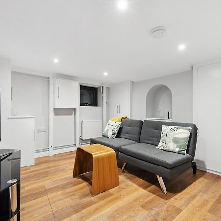 2 Bedrooms Stunning Westgate Cottage Retreat, Central Winchester, Free On-Street Parking Permit, With Garden Close To Cathedral - Sleeps 6, Pets Are Welcome, Summer Special Offer! - By Blue Puffin Stays Dış mekan fotoğraf