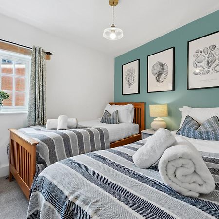 2 Bedrooms Stunning Westgate Cottage Retreat, Central Winchester, Free On-Street Parking Permit, With Garden Close To Cathedral - Sleeps 6, Pets Are Welcome, Summer Special Offer! - By Blue Puffin Stays Dış mekan fotoğraf