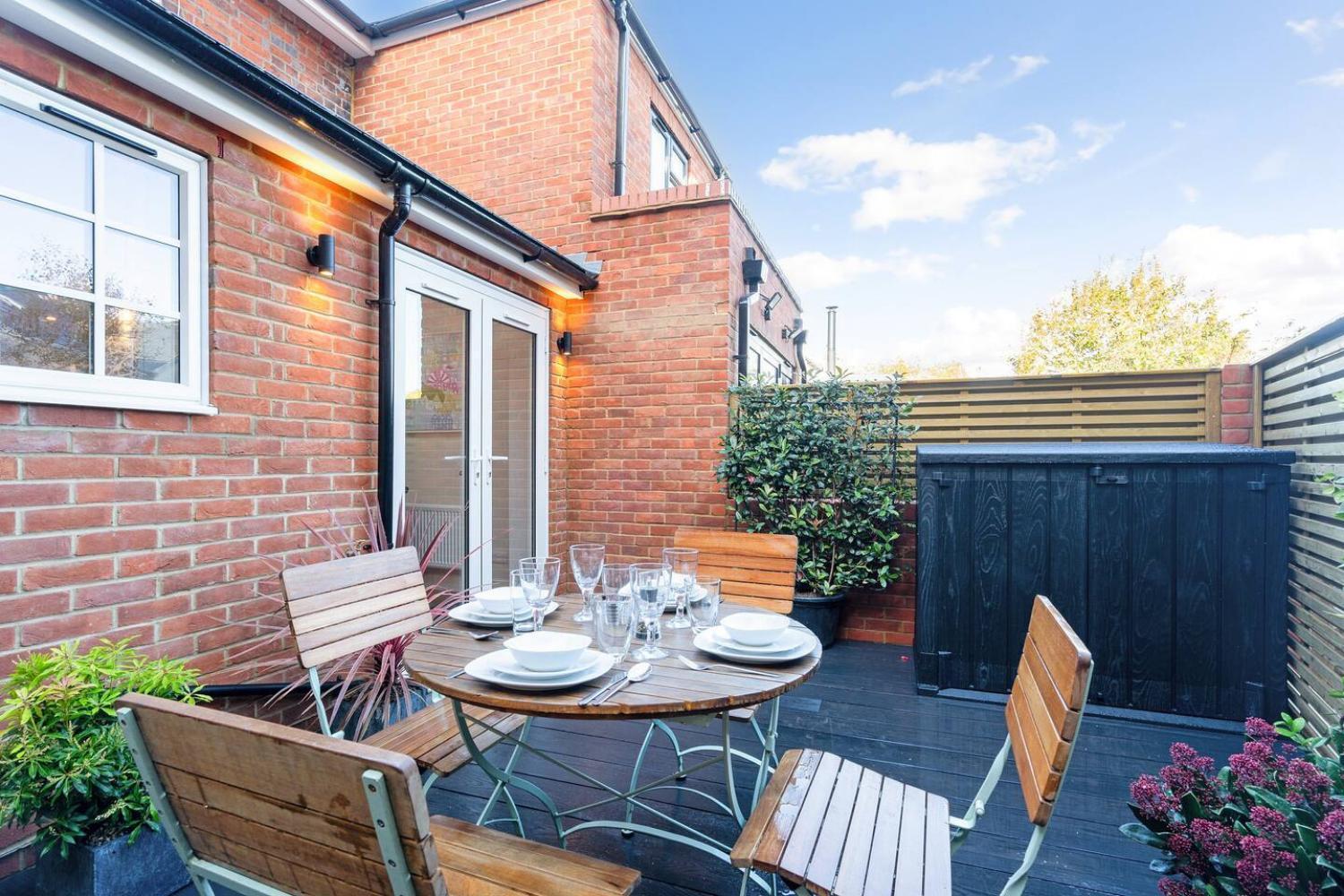2 Bedrooms Stunning Westgate Cottage Retreat, Central Winchester, Free On-Street Parking Permit, With Garden Close To Cathedral - Sleeps 6, Pets Are Welcome, Summer Special Offer! - By Blue Puffin Stays Dış mekan fotoğraf