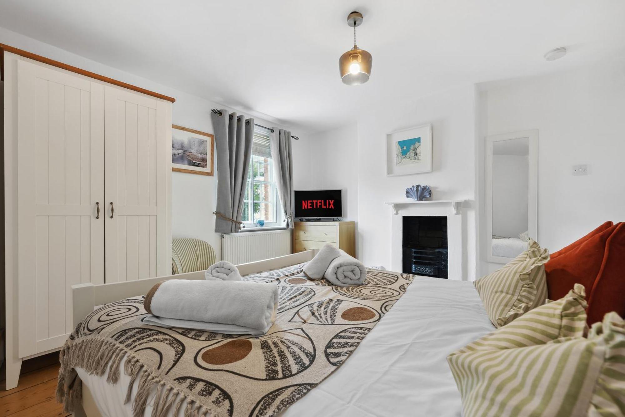 2 Bedrooms Stunning Westgate Cottage Retreat, Central Winchester, Free On-Street Parking Permit, With Garden Close To Cathedral - Sleeps 6, Pets Are Welcome, Summer Special Offer! - By Blue Puffin Stays Dış mekan fotoğraf