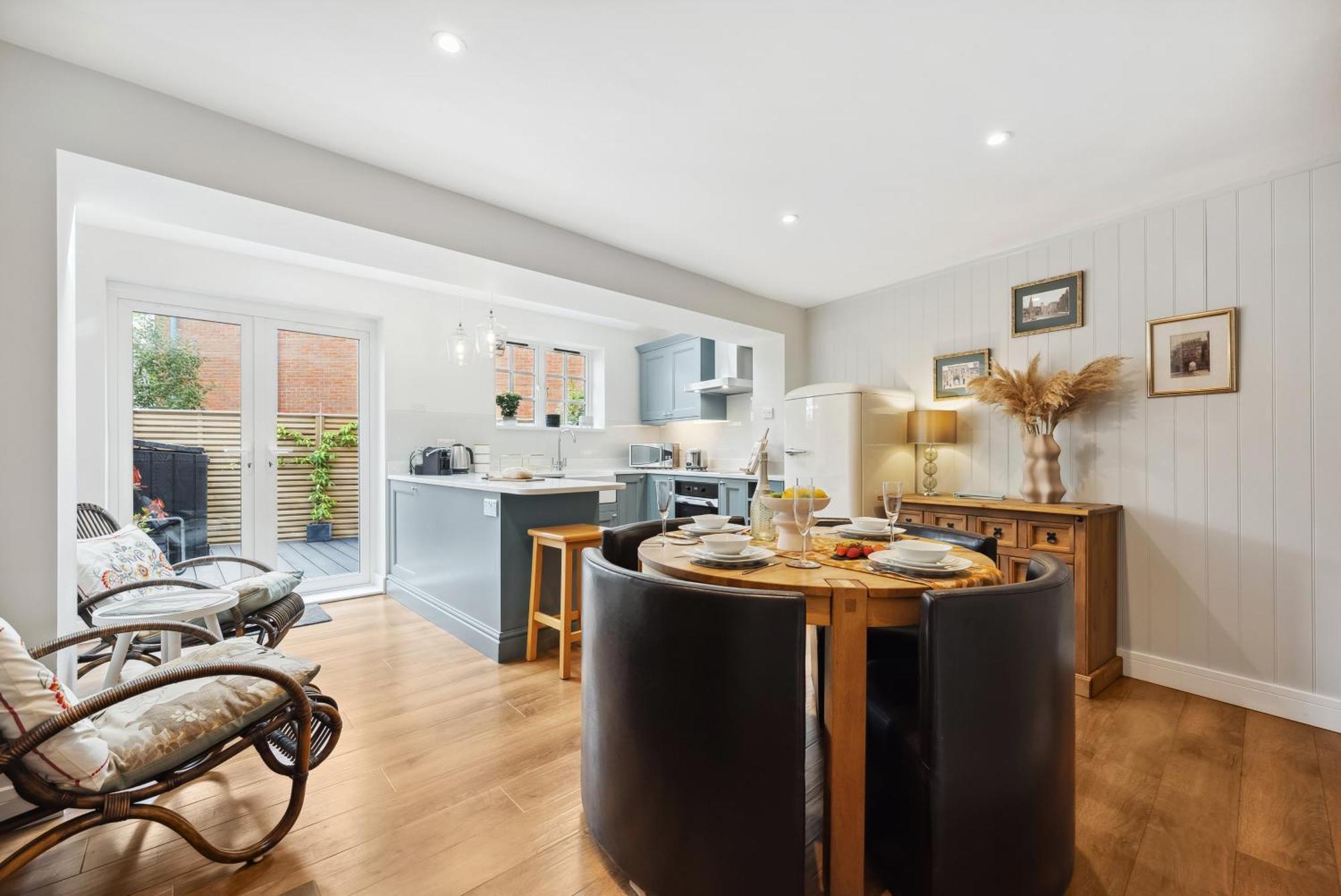 2 Bedrooms Stunning Westgate Cottage Retreat, Central Winchester, Free On-Street Parking Permit, With Garden Close To Cathedral - Sleeps 6, Pets Are Welcome, Summer Special Offer! - By Blue Puffin Stays Dış mekan fotoğraf