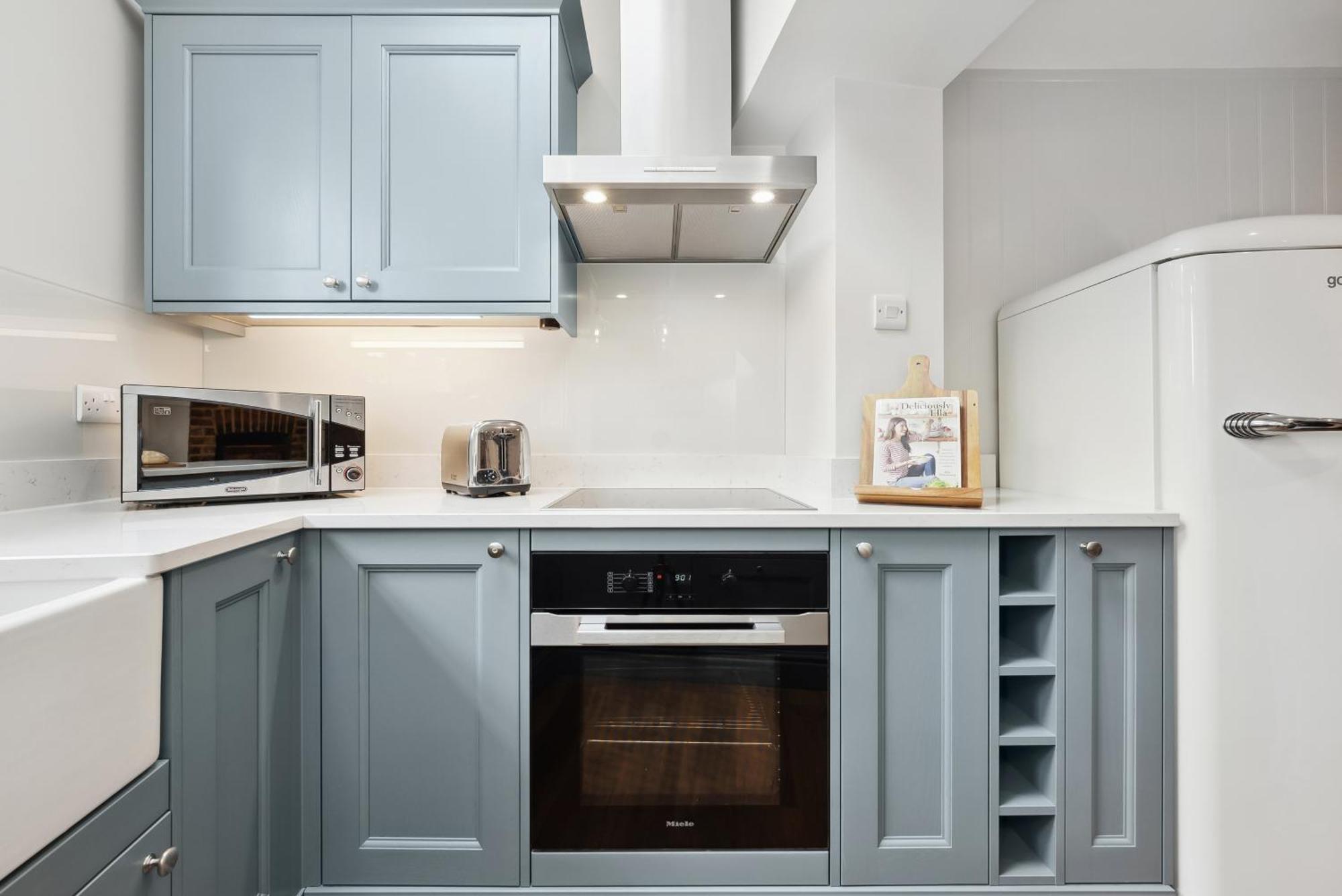 2 Bedrooms Stunning Westgate Cottage Retreat, Central Winchester, Free On-Street Parking Permit, With Garden Close To Cathedral - Sleeps 6, Pets Are Welcome, Summer Special Offer! - By Blue Puffin Stays Dış mekan fotoğraf