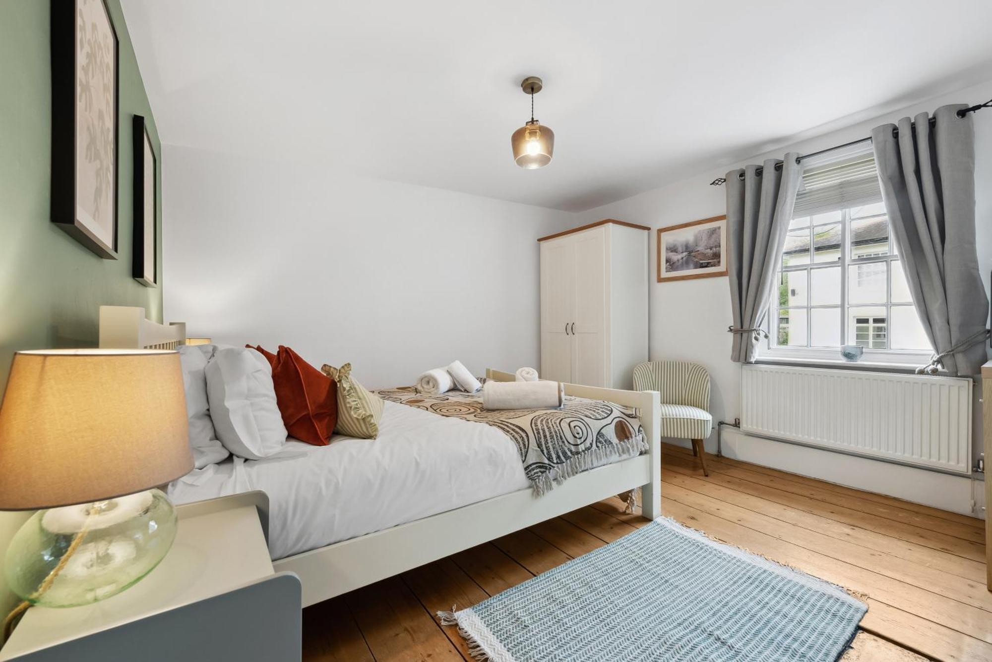 2 Bedrooms Stunning Westgate Cottage Retreat, Central Winchester, Free On-Street Parking Permit, With Garden Close To Cathedral - Sleeps 6, Pets Are Welcome, Summer Special Offer! - By Blue Puffin Stays Dış mekan fotoğraf