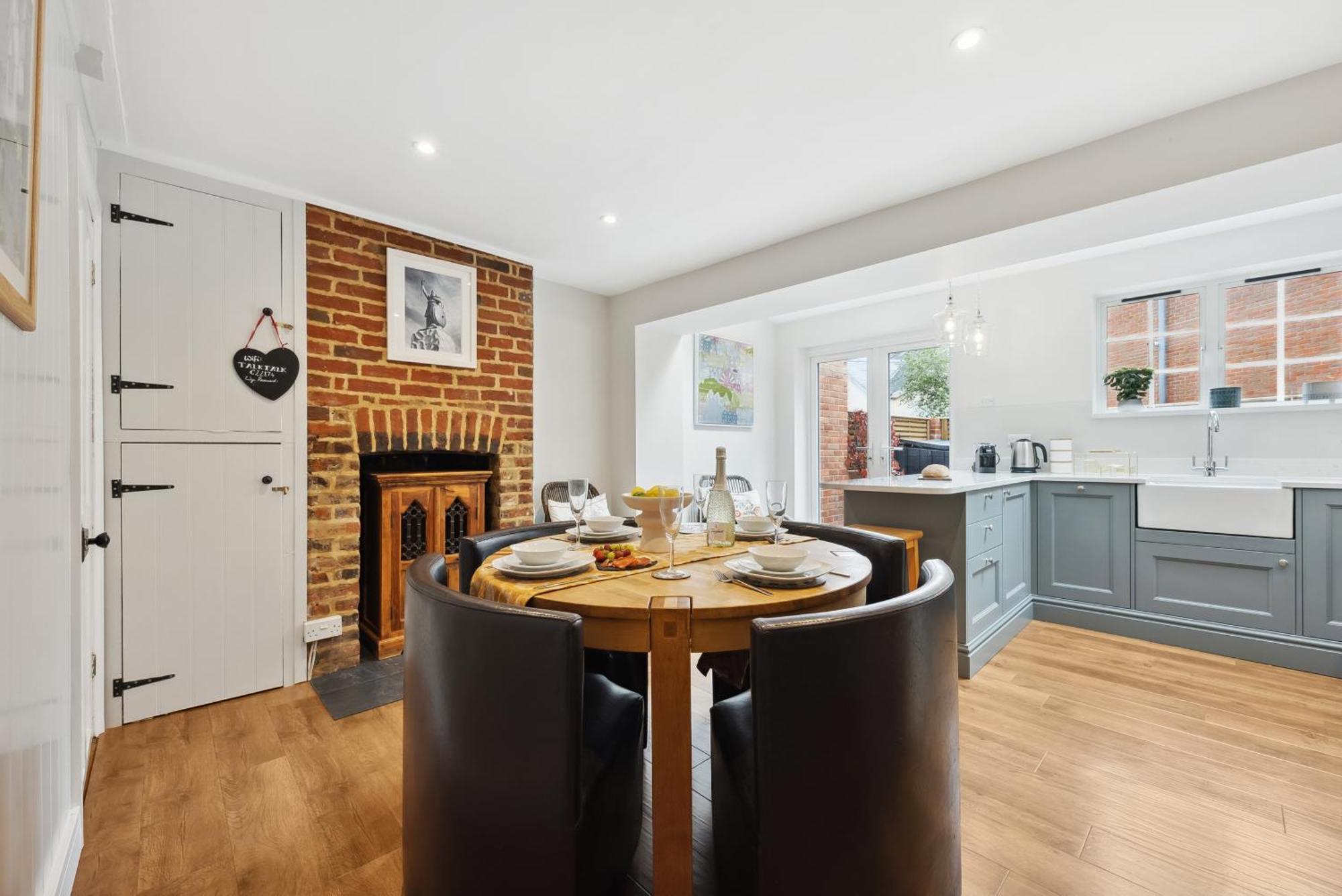 2 Bedrooms Stunning Westgate Cottage Retreat, Central Winchester, Free On-Street Parking Permit, With Garden Close To Cathedral - Sleeps 6, Pets Are Welcome, Summer Special Offer! - By Blue Puffin Stays Dış mekan fotoğraf