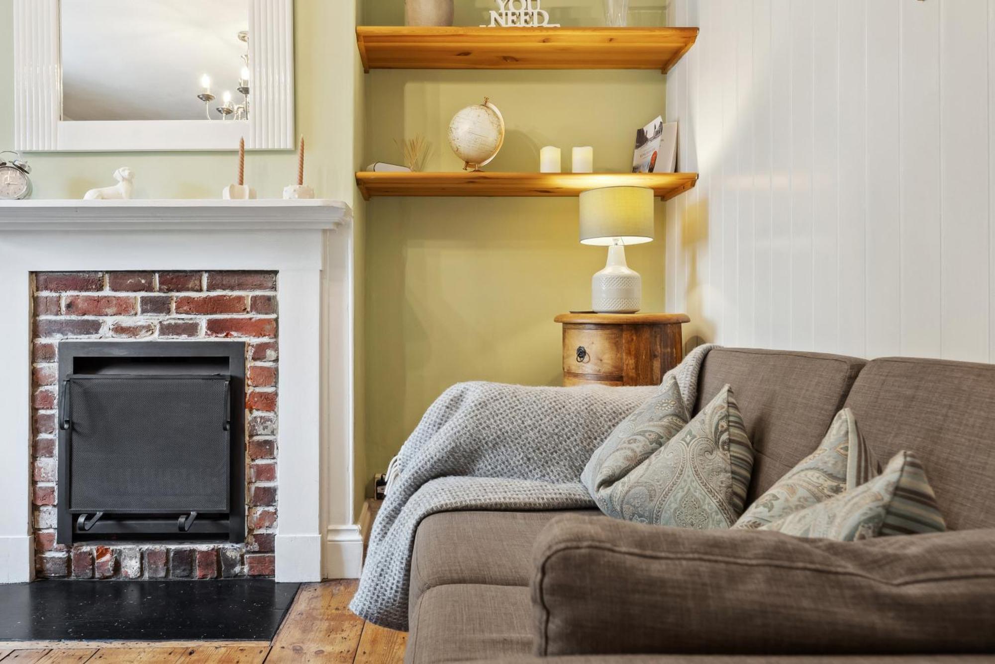 2 Bedrooms Stunning Westgate Cottage Retreat, Central Winchester, Free On-Street Parking Permit, With Garden Close To Cathedral - Sleeps 6, Pets Are Welcome, Summer Special Offer! - By Blue Puffin Stays Dış mekan fotoğraf