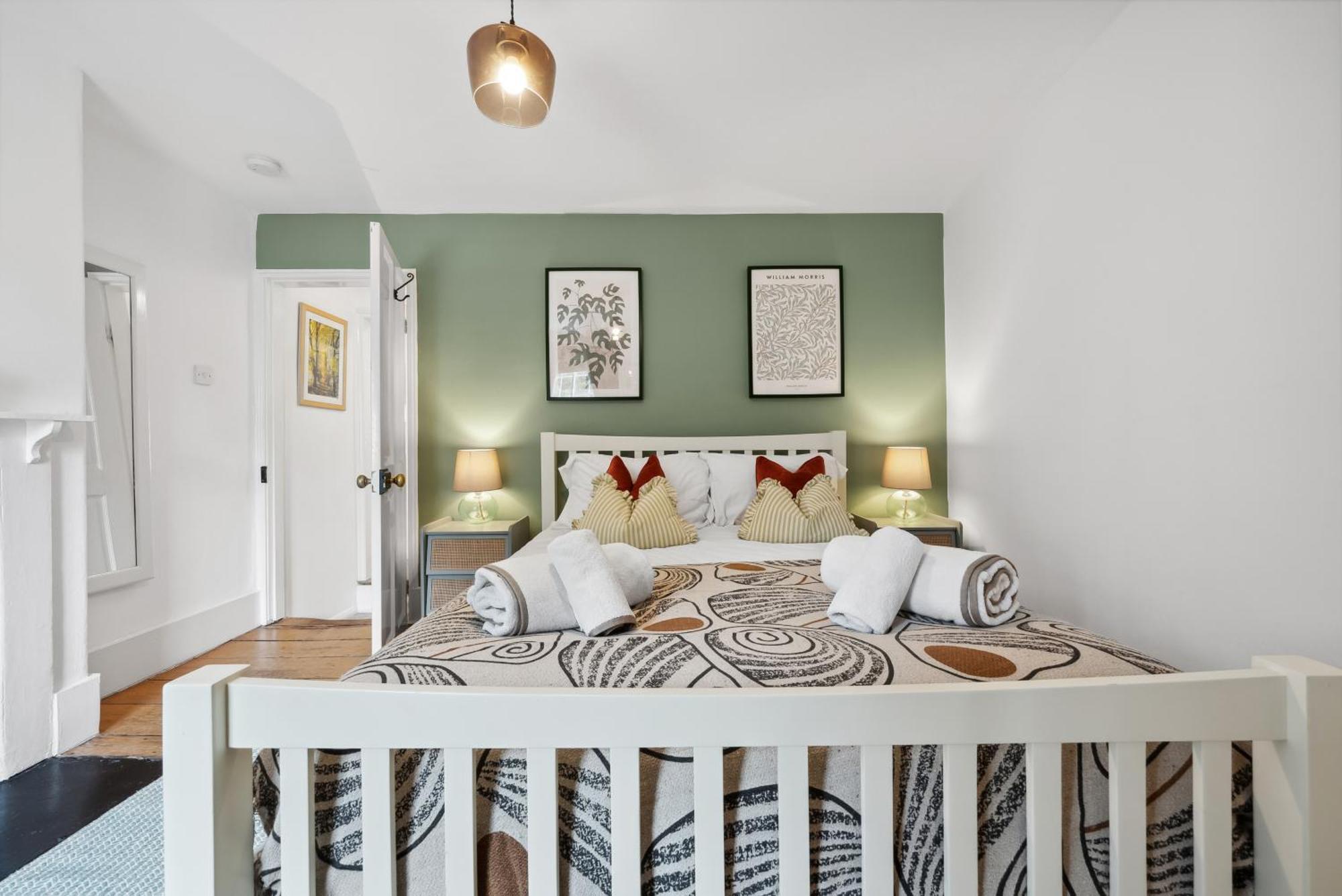 2 Bedrooms Stunning Westgate Cottage Retreat, Central Winchester, Free On-Street Parking Permit, With Garden Close To Cathedral - Sleeps 6, Pets Are Welcome, Summer Special Offer! - By Blue Puffin Stays Dış mekan fotoğraf