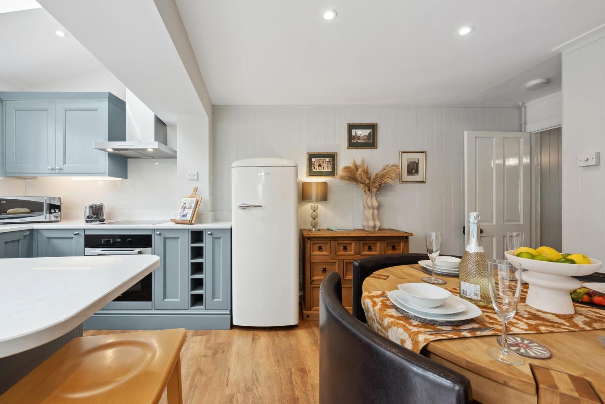 2 Bedrooms Stunning Westgate Cottage Retreat, Central Winchester, Free On-Street Parking Permit, With Garden Close To Cathedral - Sleeps 6, Pets Are Welcome, Summer Special Offer! - By Blue Puffin Stays Dış mekan fotoğraf