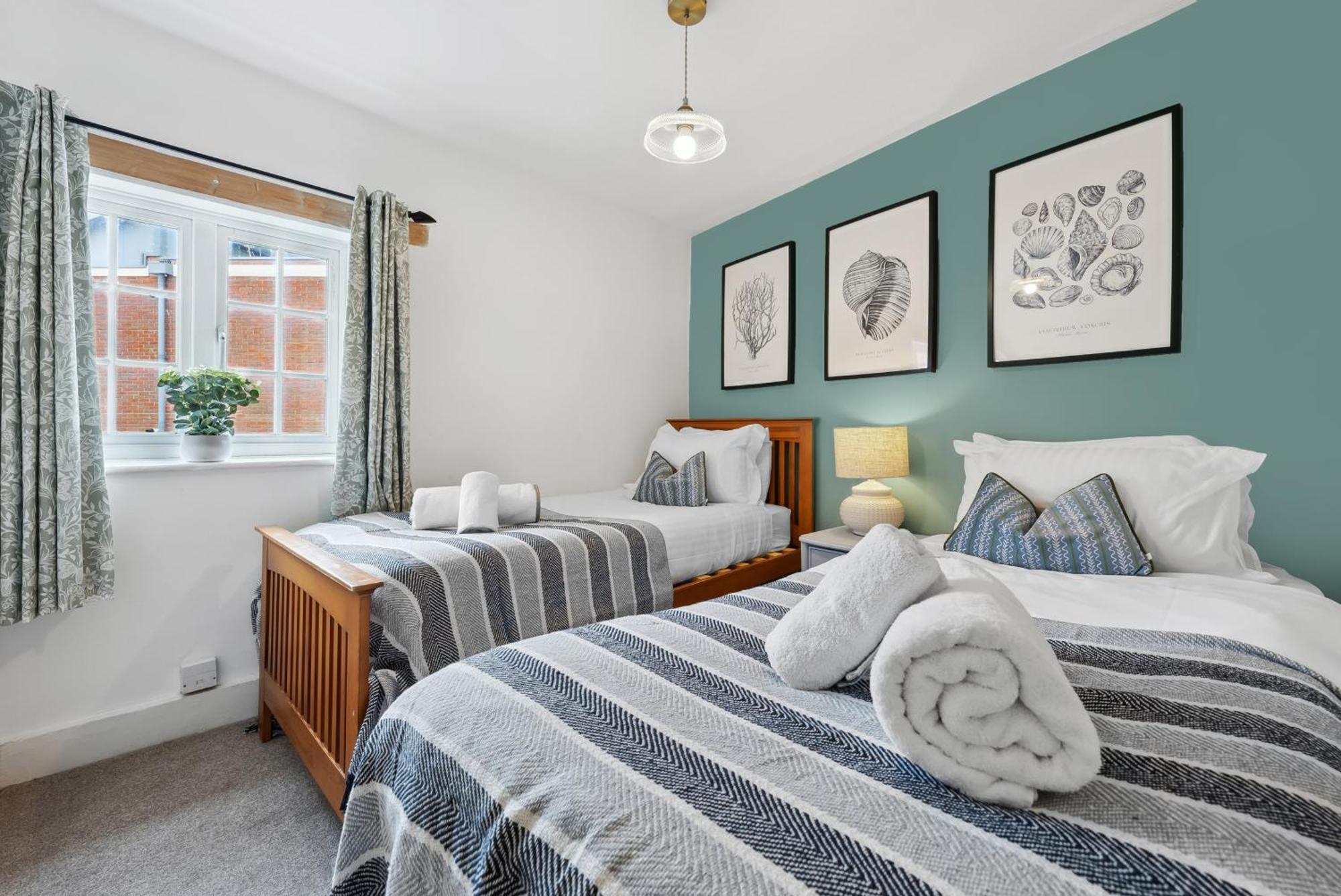 2 Bedrooms Stunning Westgate Cottage Retreat, Central Winchester, Free On-Street Parking Permit, With Garden Close To Cathedral - Sleeps 6, Pets Are Welcome, Summer Special Offer! - By Blue Puffin Stays Dış mekan fotoğraf