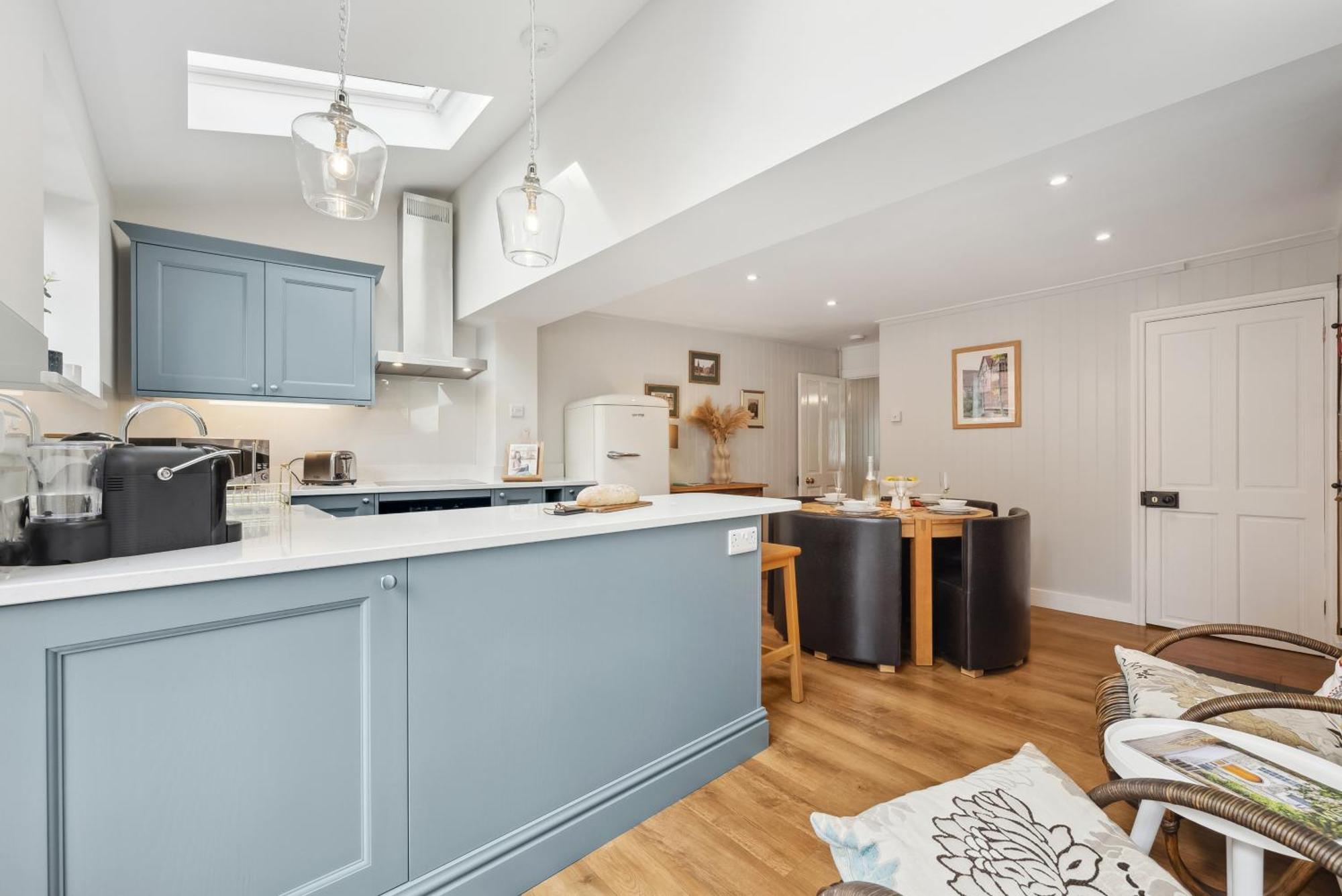 2 Bedrooms Stunning Westgate Cottage Retreat, Central Winchester, Free On-Street Parking Permit, With Garden Close To Cathedral - Sleeps 6, Pets Are Welcome, Summer Special Offer! - By Blue Puffin Stays Dış mekan fotoğraf