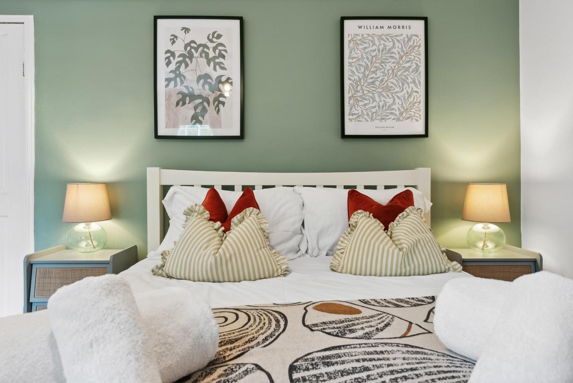 2 Bedrooms Stunning Westgate Cottage Retreat, Central Winchester, Free On-Street Parking Permit, With Garden Close To Cathedral - Sleeps 6, Pets Are Welcome, Summer Special Offer! - By Blue Puffin Stays Dış mekan fotoğraf