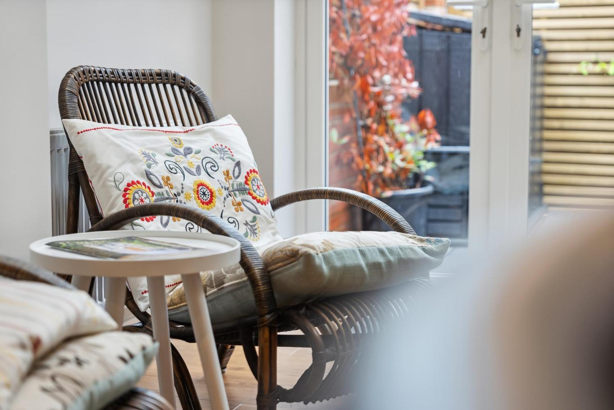 2 Bedrooms Stunning Westgate Cottage Retreat, Central Winchester, Free On-Street Parking Permit, With Garden Close To Cathedral - Sleeps 6, Pets Are Welcome, Summer Special Offer! - By Blue Puffin Stays Dış mekan fotoğraf