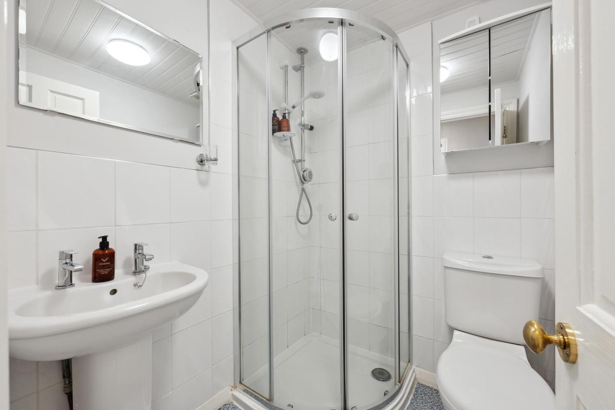 2 Bedrooms Stunning Westgate Cottage Retreat, Central Winchester, Free On-Street Parking Permit, With Garden Close To Cathedral - Sleeps 6, Pets Are Welcome, Summer Special Offer! - By Blue Puffin Stays Dış mekan fotoğraf