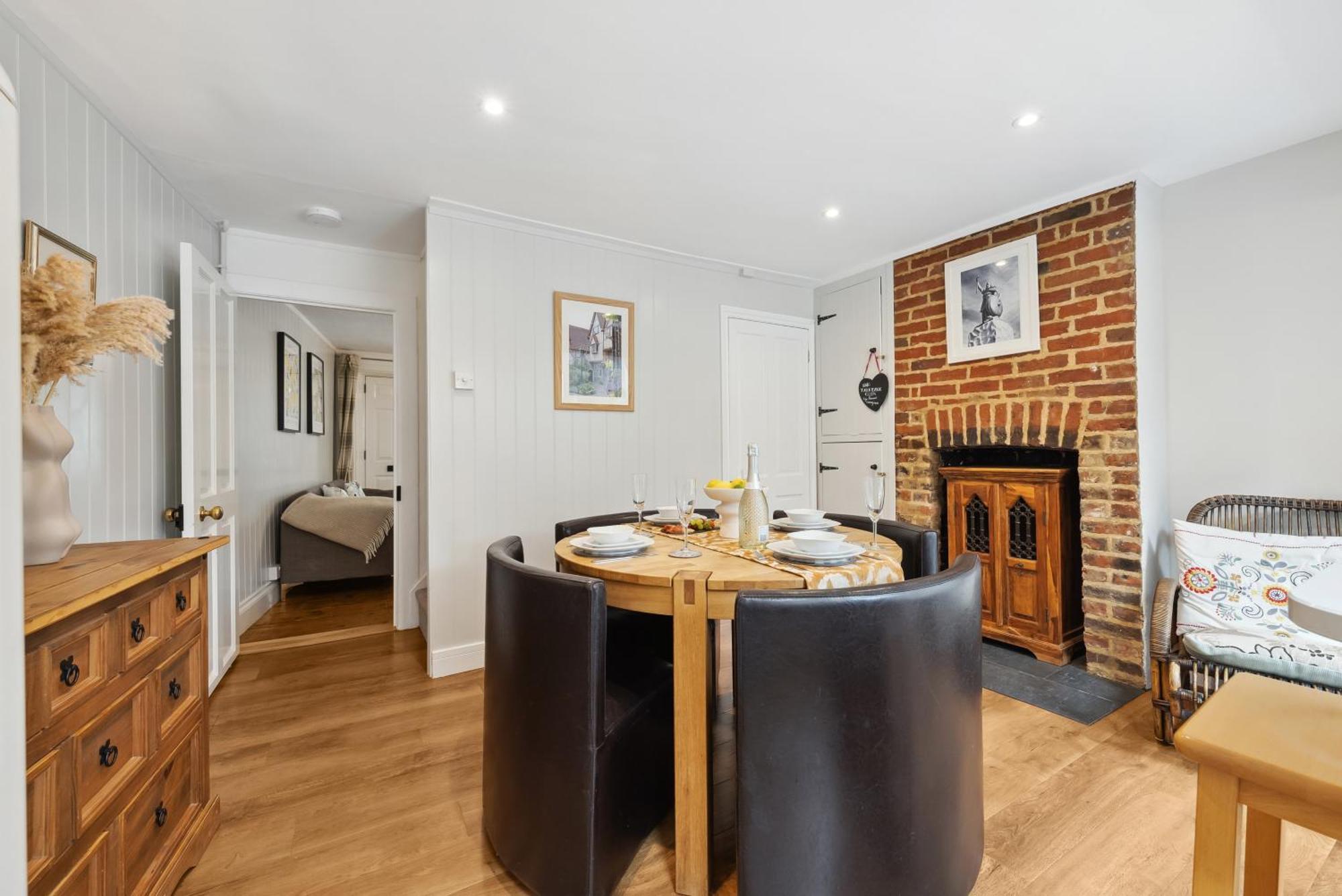 2 Bedrooms Stunning Westgate Cottage Retreat, Central Winchester, Free On-Street Parking Permit, With Garden Close To Cathedral - Sleeps 6, Pets Are Welcome, Summer Special Offer! - By Blue Puffin Stays Dış mekan fotoğraf